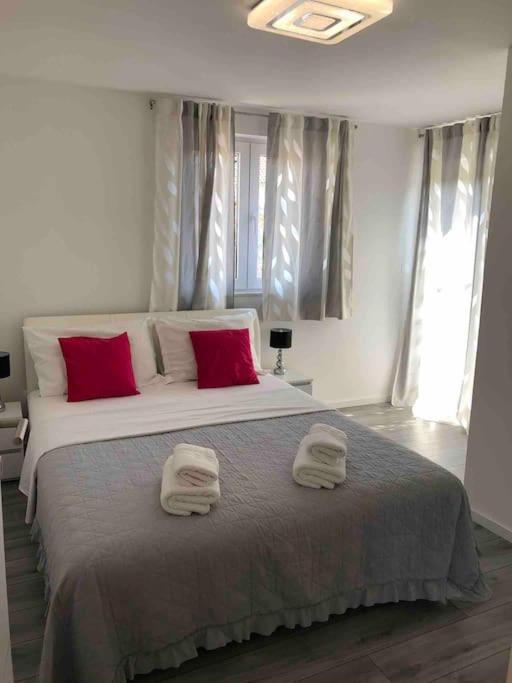 Holiday Home Marina-Renovated House In City Center Rogoznica  Eksteriør billede