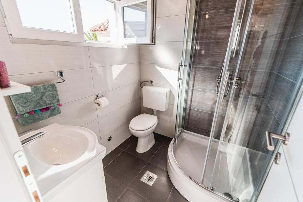 Holiday Home Marina-Renovated House In City Center Rogoznica  Eksteriør billede