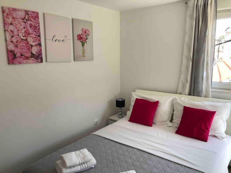 Holiday Home Marina-Renovated House In City Center Rogoznica  Eksteriør billede
