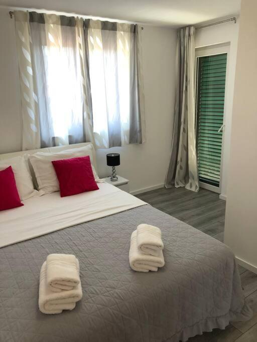 Holiday Home Marina-Renovated House In City Center Rogoznica  Eksteriør billede