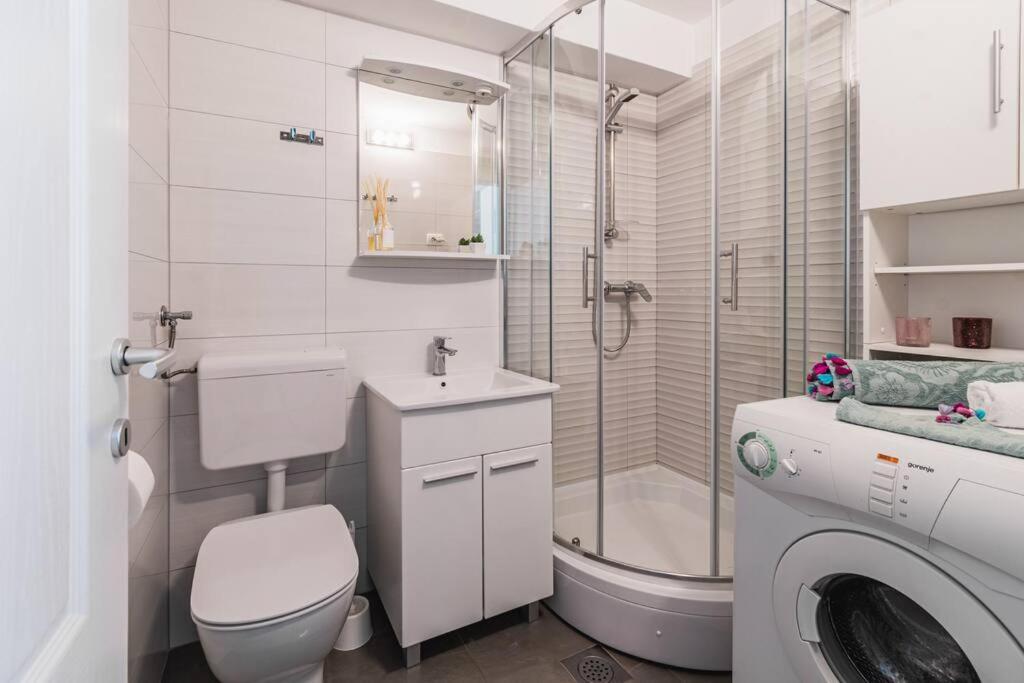 Holiday Home Marina-Renovated House In City Center Rogoznica  Eksteriør billede